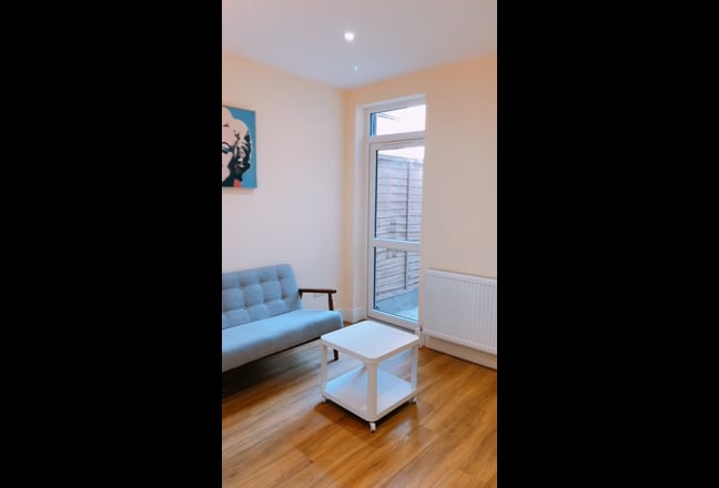 ***Incredibly Awesome En-Suite Double Room*** Main Photo