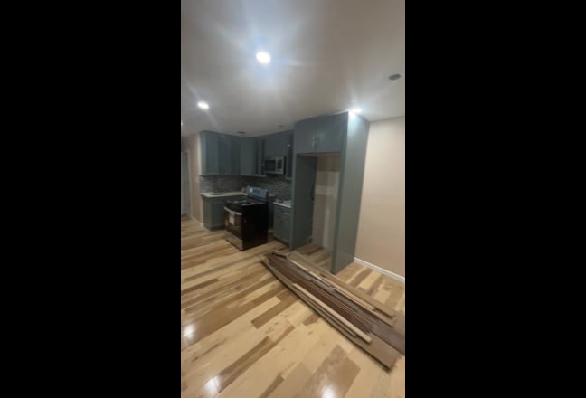 2.5 Bedroom Apartment For Rent Main Photo