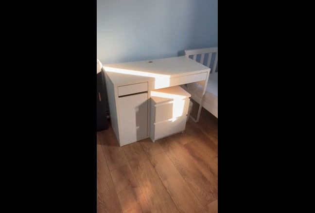 The Single room has washbasin  Main Photo