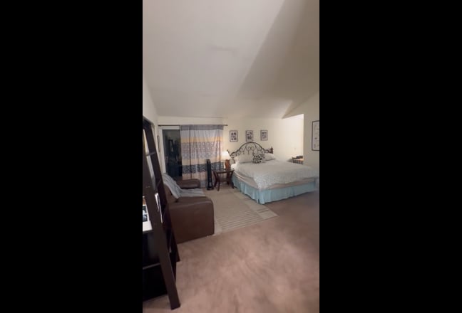 Private master suite &  Bath Main Photo