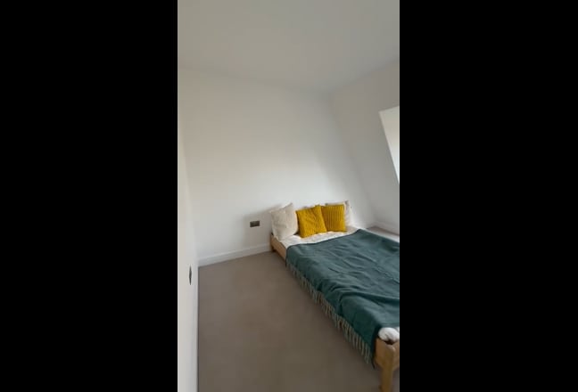 Beautiful New build - 4bed near Elmers end  Main Photo