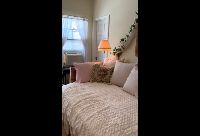 Furnished Guest Room- Private Bath-Beverly Hills Main Photo