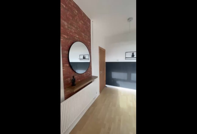 Large Room / Close to City Centre Main Photo