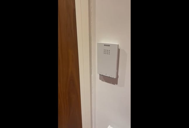 Big En-Suite Room Available  Main Photo