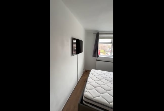 Modern Garden Flat in Kennington zone 1.  Main Photo