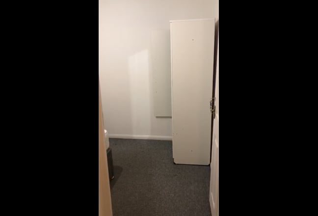Large Room Available (&pound;700) - Close to City/Centre Main Photo