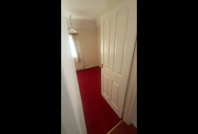 Single room in 3BHK house for Indian female  Main Photo