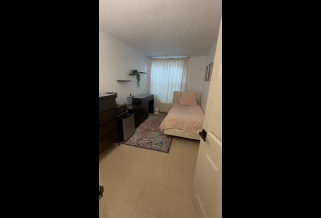 Female Roomate Only Main Photo