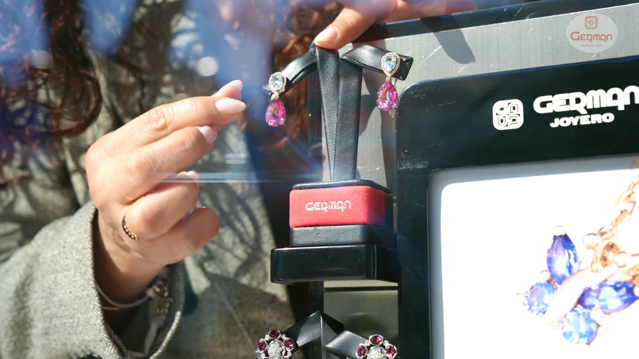 Llena las aulas de tu empresa de formaci&oacute;n con v&iacute;deos promocionales para escuelas | Videocontent Tu v&iacute;deo desde 350&euro; | 2134611418 67f994d208d365867cc5e03a51d8f41a73e026ca3c4f2d03eba3c3b095632511 d 1280x720?&r=pad&region=us | video-promocional