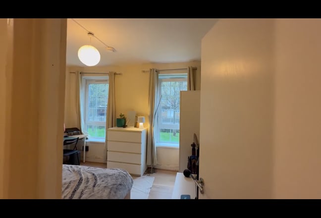 Bright double room near Borough Station Main Photo
