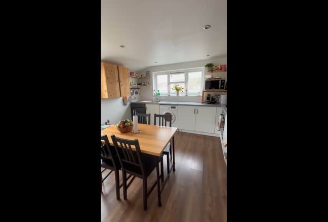 Double Room Available in Stratford  Main Photo