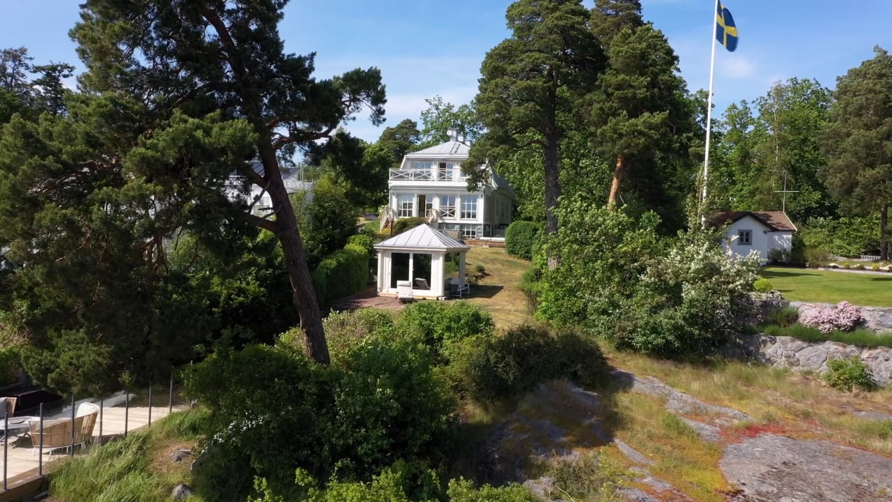 7 rum Villa på Vårgärdsvägen 64 Saltsjöbaden - Solsidan Nacka kommun - video