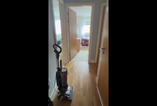 Double room/private bathroom 5 min walk to UHW Main Photo