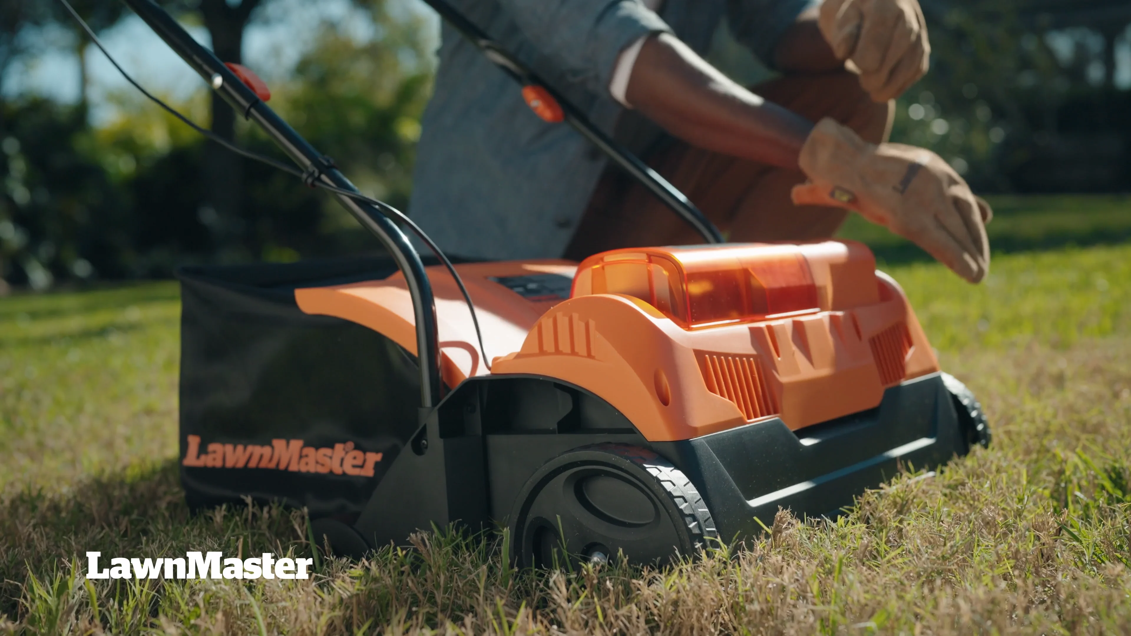 クリッター　プリズマ　DKC LawnMaster 48V MAX Brushless 16” Cordless Scarifier & Dethatcher
