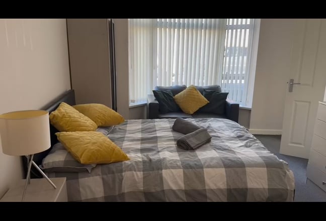 Large double room, en suite, kitchenette Main Photo