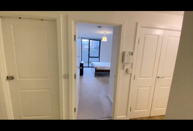 Beautiful Room in Canary Wharf (Bills Inc) Main Photo