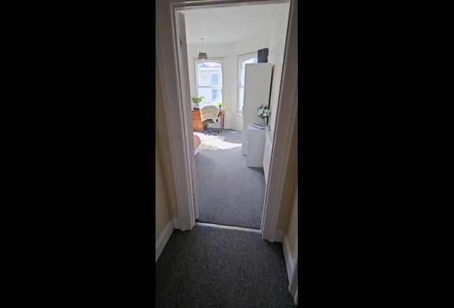 Huge Room In Large Beautiful Victorian House Main Photo