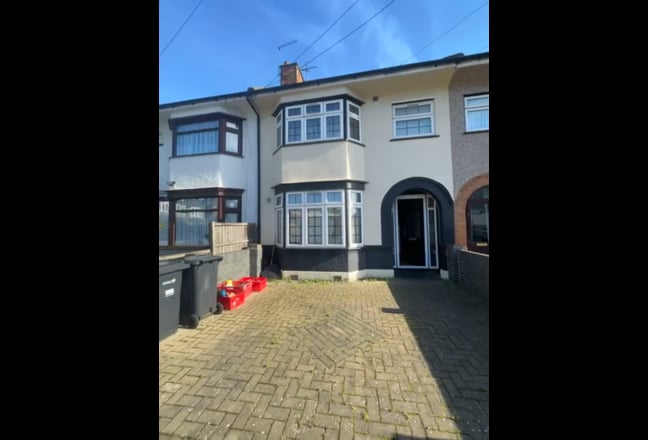 Furnished Studio Room Available in IG2! Main Photo