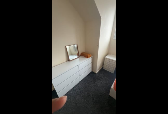 Room Available- Tenancy Takeover (until June 30) Main Photo