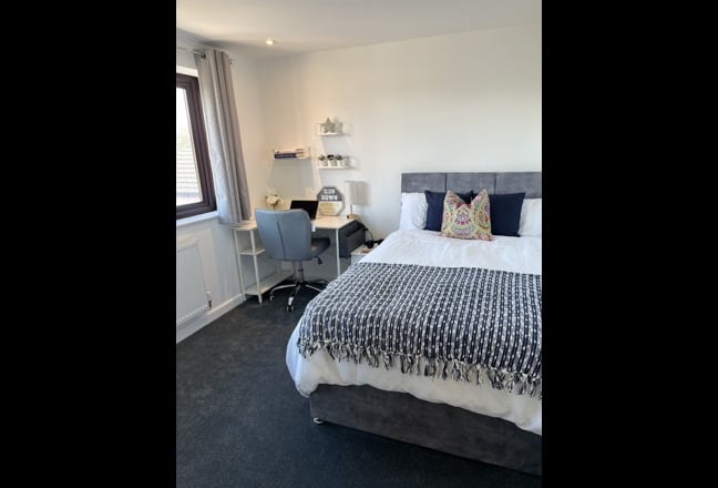 Fab Social Spaces, Great Location for Hospital! Main Photo