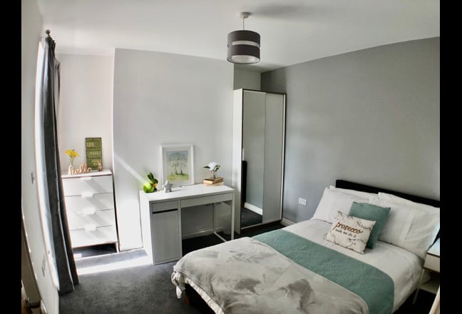 Stunning Living Spaces! Great location for RR! Main Photo