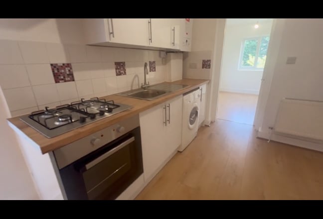 1 Bed Newly Decorated Garden Flat, Finsbury Park Main Photo