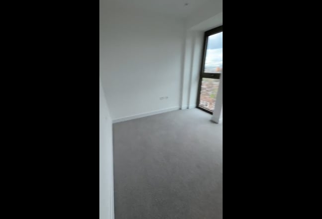 Double room in new-build apartment in Custom House Main Photo