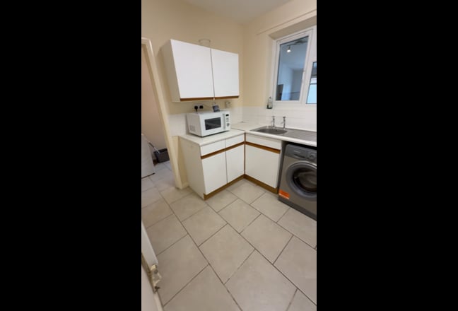 Double bedroom Available in Great location  Main Photo