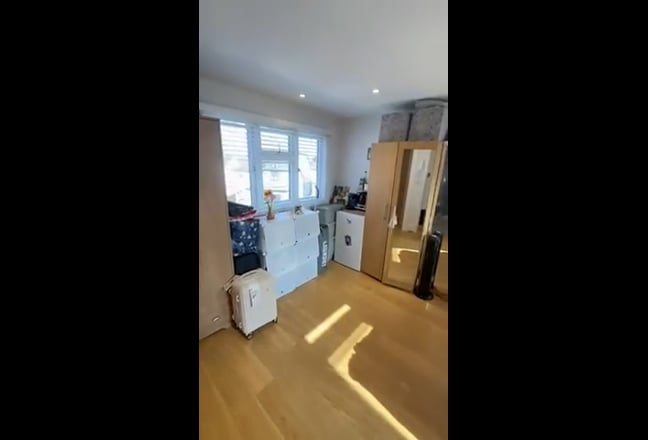 Stunning En-suite Room quiet house  Main Photo