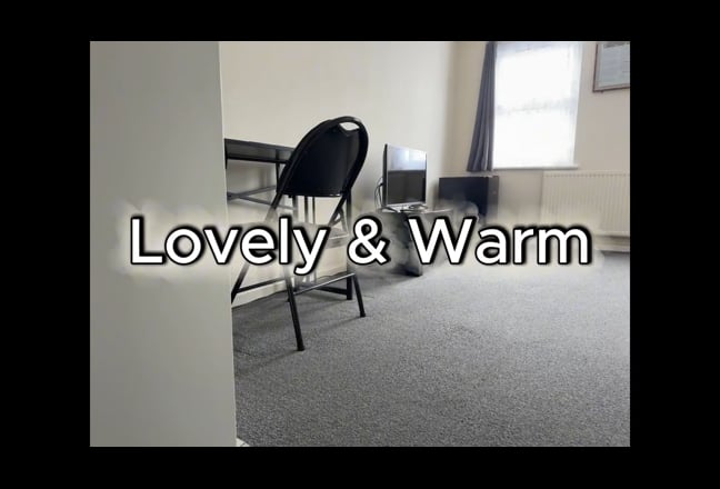 Large Double Room &pound;229 PW Bills Included - E16 Main Photo