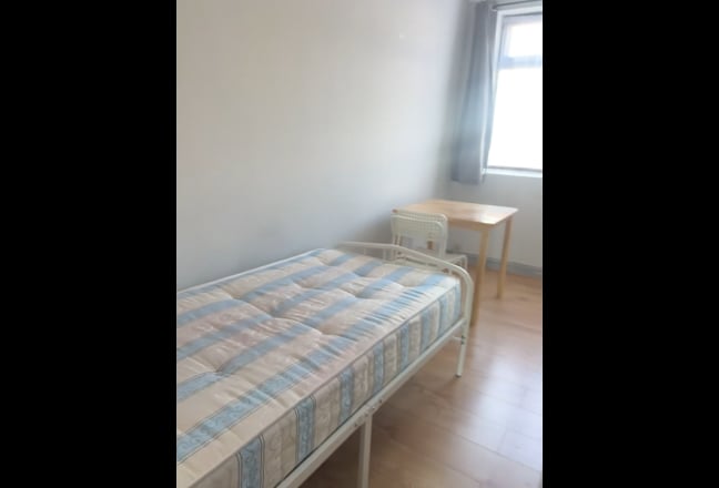 Bright single room 4min walk Dollis Hill Main Photo
