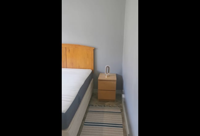 Room in a family home  Main Photo