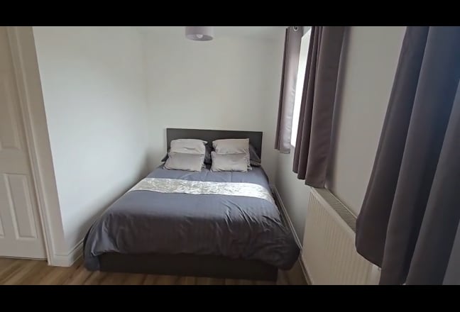 Ensuite 5 min walk Bedford Place, Gym and Parking Main Photo