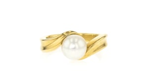 C. 1980 Vintage Mikimoto 7.5mm Cultured Pearl Ring in 18kt Yellow Gold
