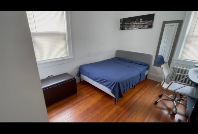 Spacious W/ Full Size Bed, By A/J Train / Q11 Bus Main Photo