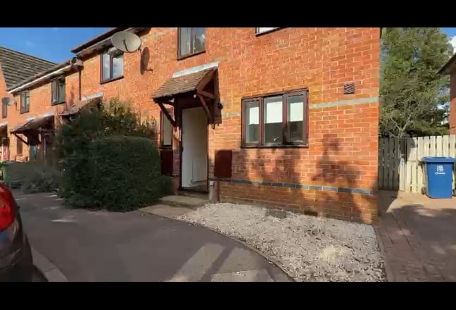 Large Double Bedroom in Cowley  Main Photo