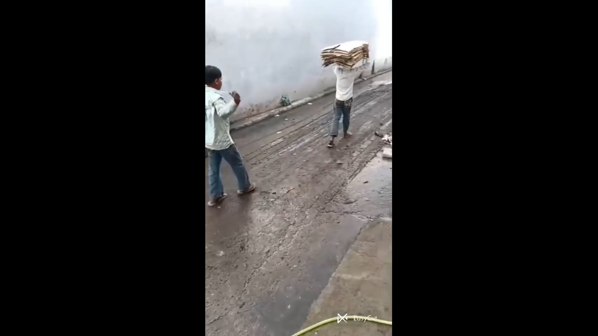 जनपद मुजफ्फरनगर के मीरापुर के वार्ड 12 का विकास बेहद खराब है, वार्ड वासियों का आरोप हैं नगर पंचायत को बार बार सफाई कराने की सूचना देने के बाद भी नगर पंचायत  कि गहरी नींद नहीं खुल रहीं,