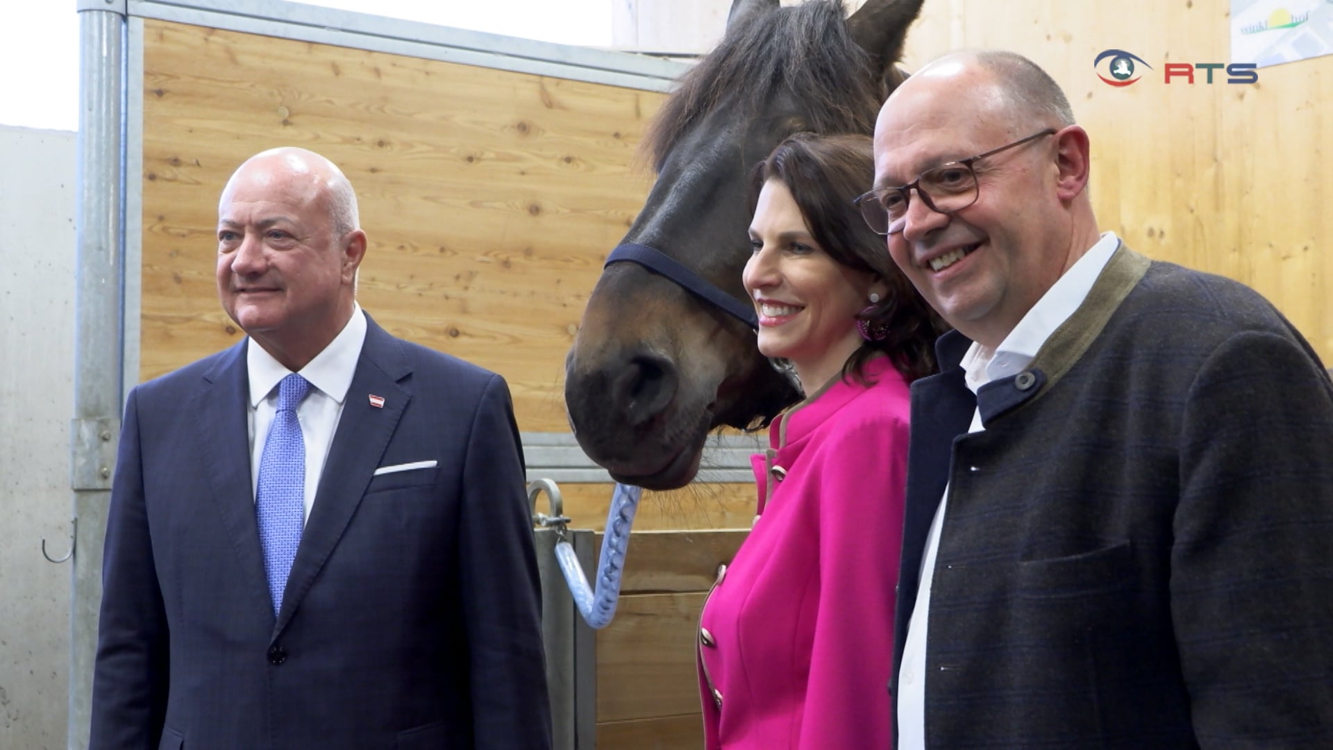 landwirtschaft-im-wandel-bundeskanzler-stocker-zu-besuch-im-winklhof