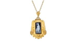 C. 1920 Vintage Black Agate Warrior Cameo Locket Necklace in 18kt Yellow Gold