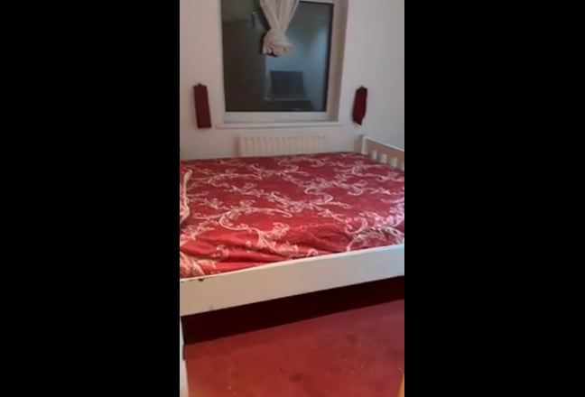 Bed space available , large share room  Main Photo