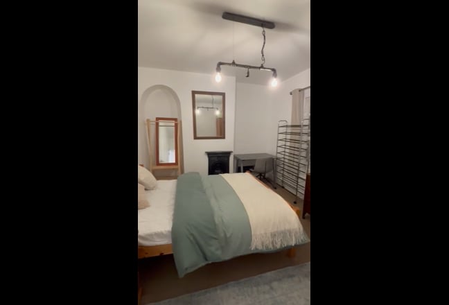 Idyllic 6 Bedroom HMO near town centre NN1 Main Photo