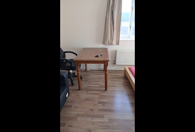 A double bedroom and a single room available.  Main Photo