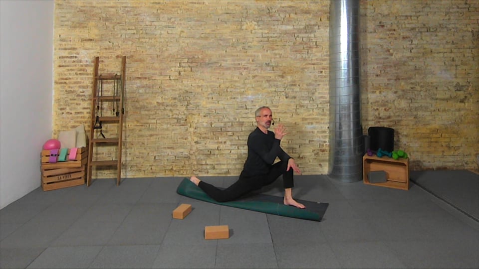 Estiro mis lumbares y descanso mi espalda