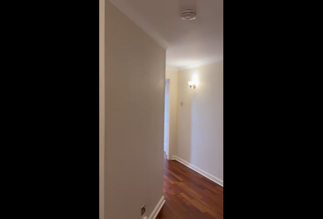 Top floor 2 bedroom/2 bathroom apartment Main Photo