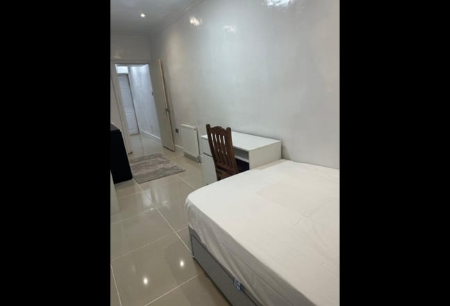 Studio flate near Brunel university  Main Photo