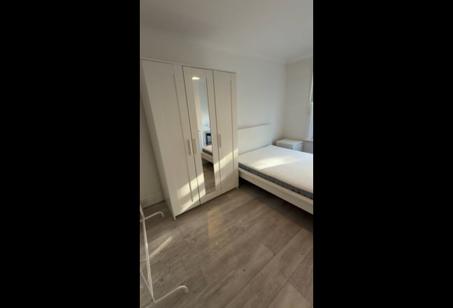 Bright room in the heart of Camberwell! (284) Main Photo