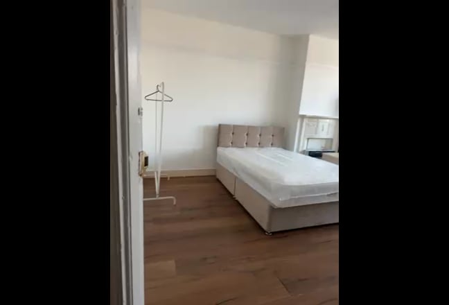 Large Double room Main Photo