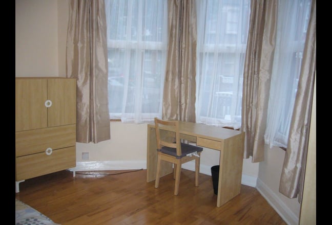 Double Extra Large Spacious Clean Double Room Main Photo