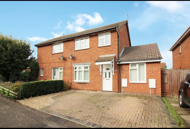 Double size room, in a 4 bedroom house. Aylesbury Main Photo