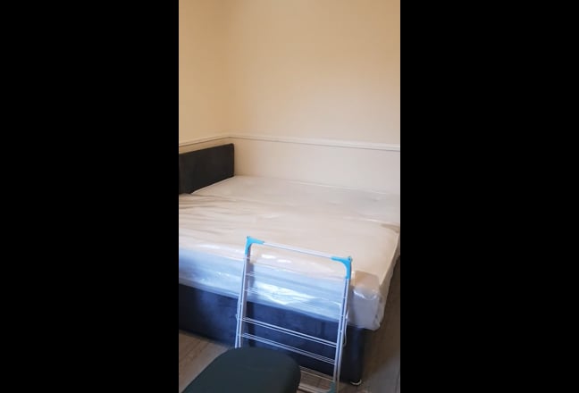 Double Room to Rent Main Photo